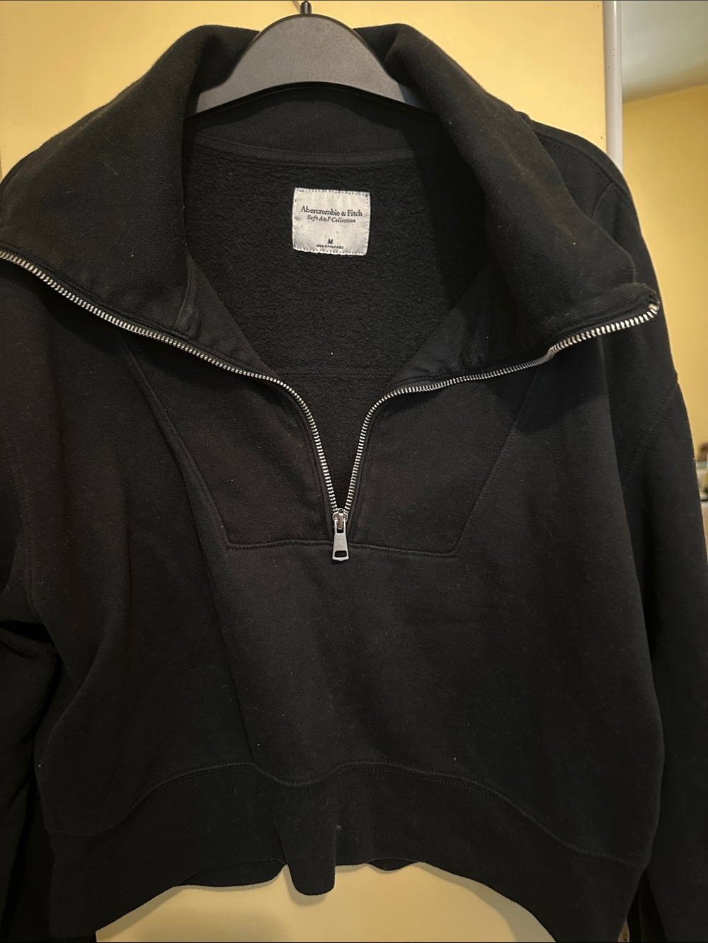 Abercrombie & Fitch Women’s Black Half Zip Pullover Sweatshirt